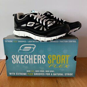 Women's Sketchers Glitz Black & White Shoes Sneakers Size US 6.5 NIB